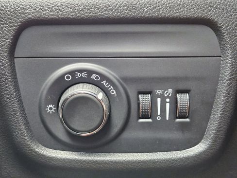 New 2024 Jeep Grand Cherokee Altitude image 18