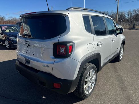 Used 2018 Jeep Renegade Latitude w/ Cold Weather Group image 5