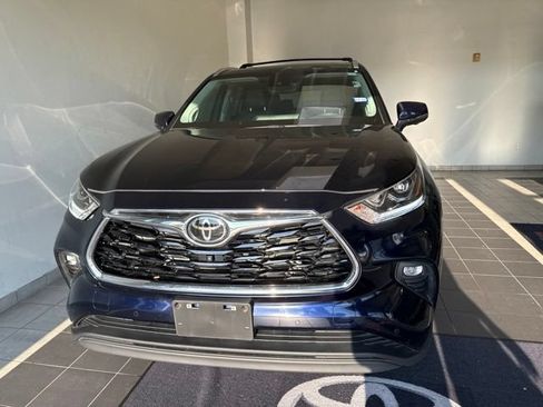 Certified 2026 Toyota Highlander Limited AWD/4WD image 3