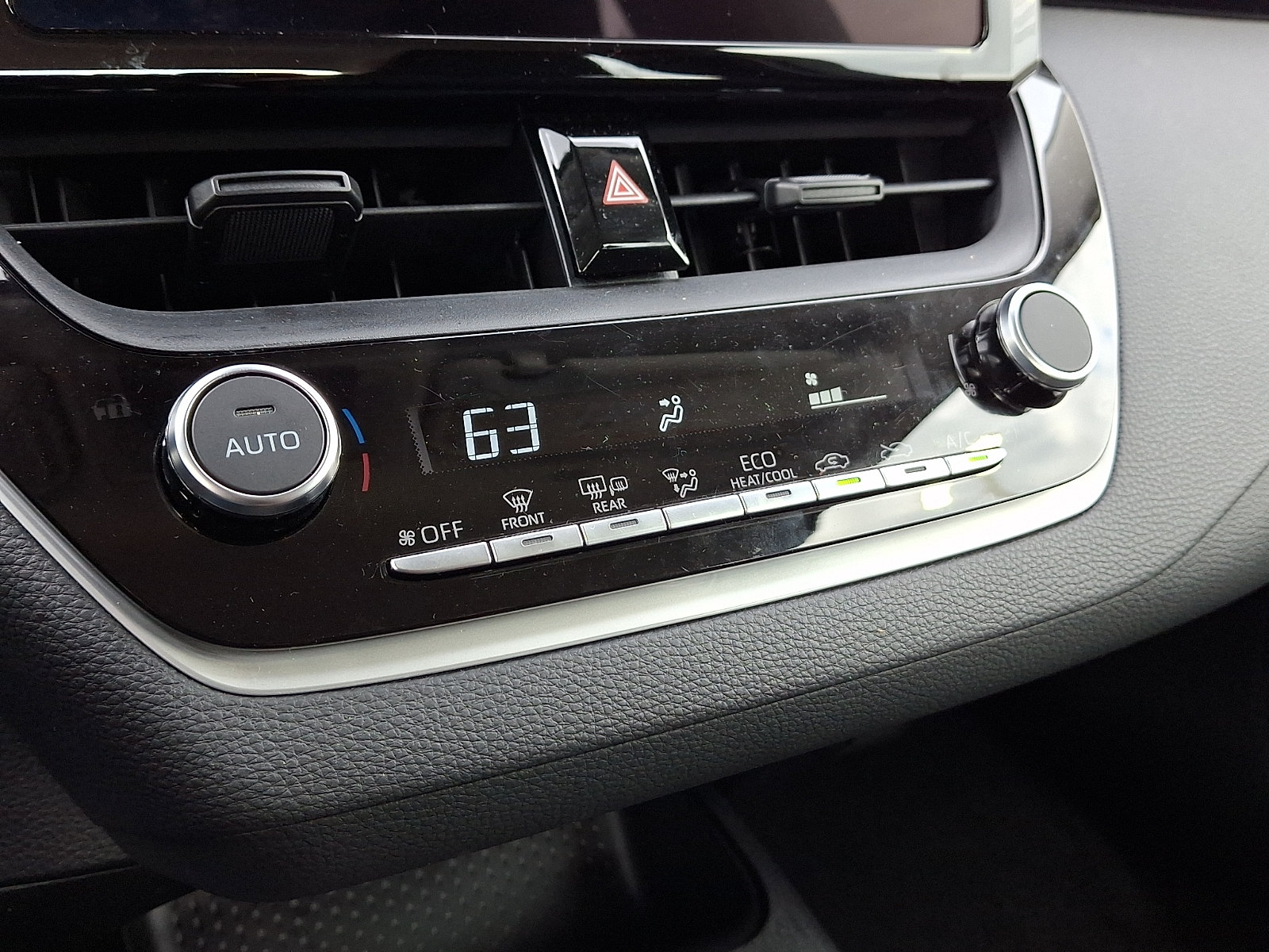 Used 2026 Toyota Corolla LE FWD image 16