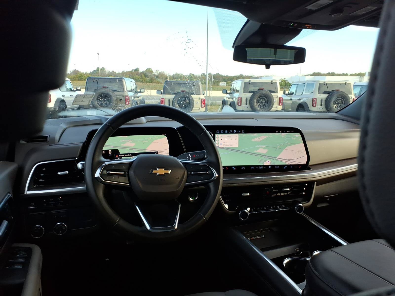 Used 2025 Chevrolet Suburban LT RWD image 15
