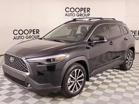 Used 2025 Toyota Corolla Cross XLE image 10