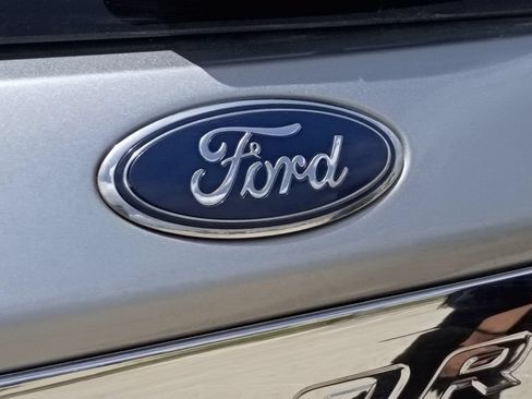 Used 2020 Ford Explorer XLT RWD image 11