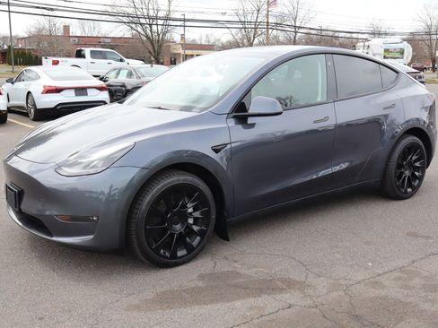Used 2023 Tesla Model Y Long Range AWD/4WD image 2