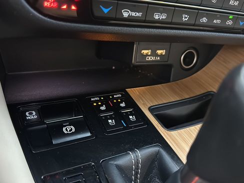 Used 2022 Lexus RX 350L FWD w/ Premium Package image 24