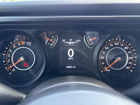 Used 2025 Jeep Gladiator Sport AWD/4WD image 25