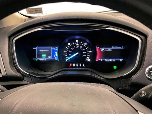 Used 2019 Ford Fusion Titanium image 19
