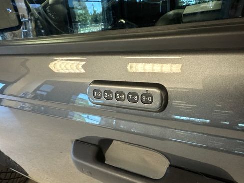 Used 2023 Ford Bronco Black Diamond w/ Sasquatch Package AWD/4WD image 15