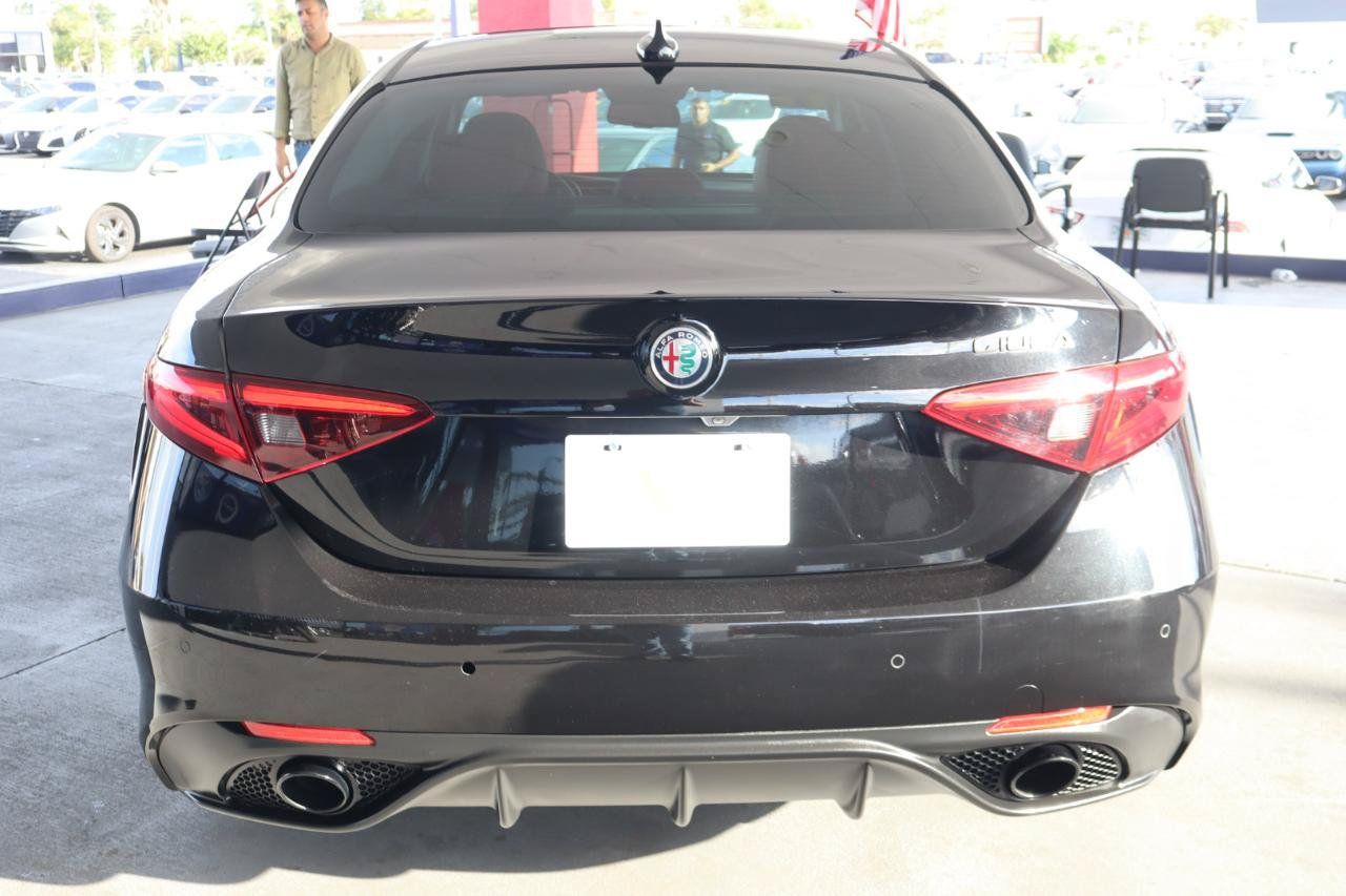 Used 2019 Alfa Romeo Giulia w/ Quick Order Package 22K Sport RWD image 8
