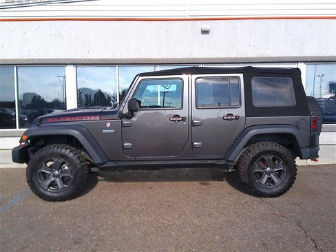 Used 2017 Jeep Wrangler Unlimited Rubicon AWD/4WD image 2