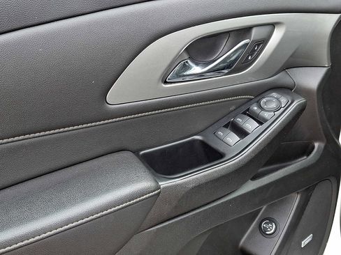 Used 2023 Chevrolet Traverse LT w/ LT Premium Package image 11