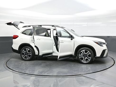 Used 2023 Subaru Ascent Limited AWD/4WD image 46