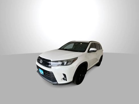 Used 2019 Toyota Highlander SE w/ Carpet Mat Package (TMS) AWD/4WD image 4