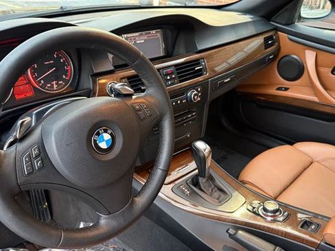 Used 2009 BMW 335i Convertible image 22