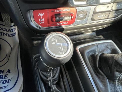 Used 2019 Jeep Wrangler Unlimited Rubicon w/ Dual Top Group image 11