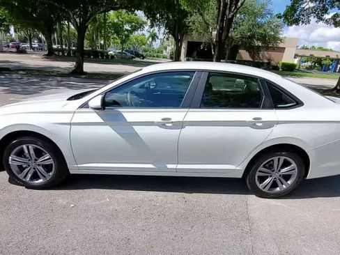 Used 2023 Volkswagen Jetta SE FWD image 5