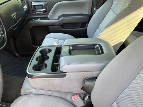 Used 2018 Chevrolet Silverado 1500 Custom w/ Custom Value Package image 15