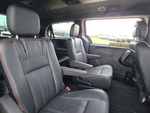 Used 2017 Dodge Grand Caravan GT FWD image 14