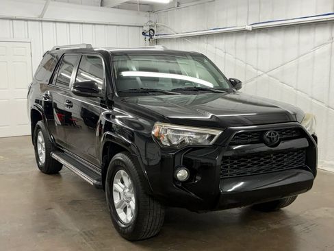 Used 2016 Toyota 4Runner SR5 Premium RWD image 2
