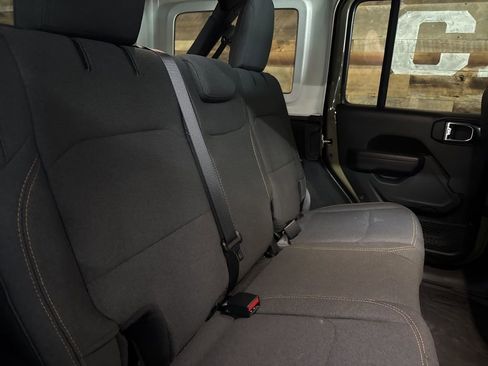 Used 2025 Jeep Wrangler Sport S image 19