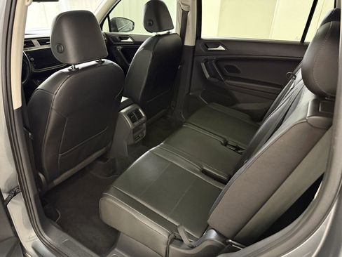 Used 2019 Volkswagen Tiguan SE w/ Panoramic Sunroof Package image 34