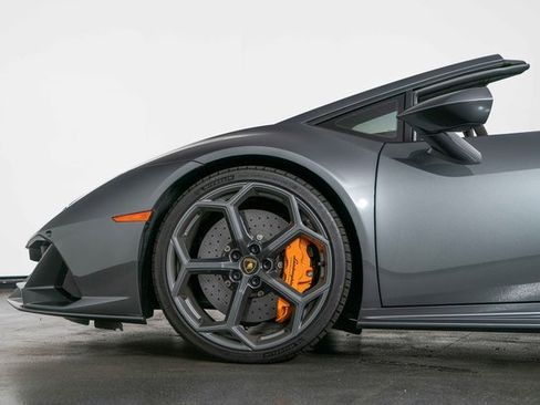 Used 2024 Lamborghini Huracan EVO image 12