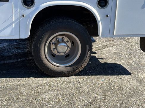 Used 2023 GMC Sierra 3500 Pro w/ Convenience Package image 12