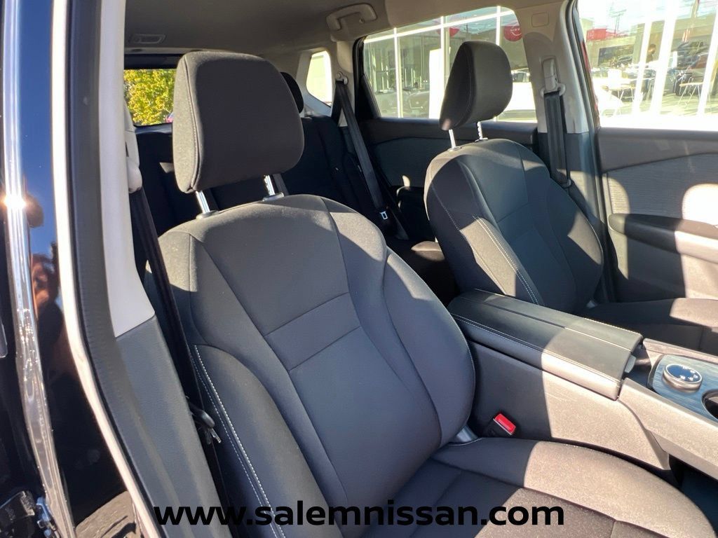 Used 2023 Nissan Rogue S AWD/4WD image 22