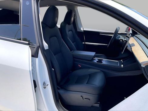 Used 2023 Tesla Model Y AWD image 7