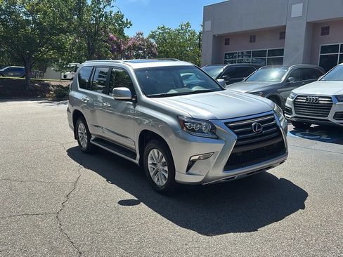 Used 2015 Lexus GX 460 w/ Premium Package AWD/4WD image 3