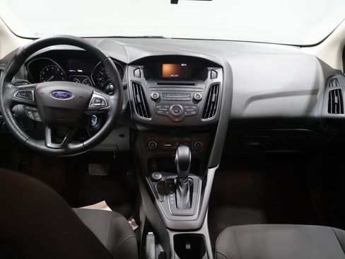 Used 2017 Ford Focus SE w/ Cold Weather Package FWD image 14