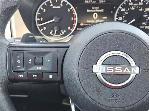 Used 2023 Nissan Rogue S FWD image 15