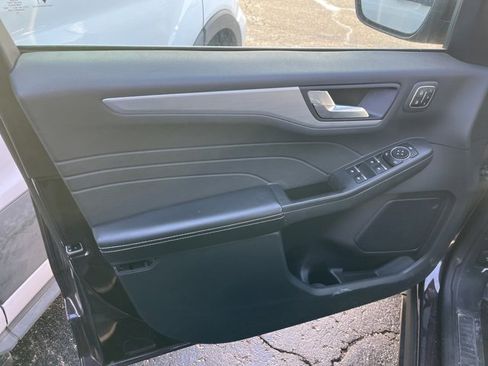 Used 2023 Ford Escape Platinum image 12