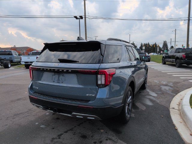 Used 2026 Ford Explorer Active w/ Active Comfort Package AWD/4WD image 5