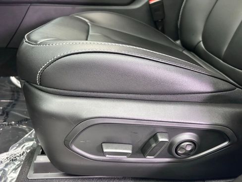 New 2025 Jeep Grand Cherokee Limited w/ Trailer Tow Package image 16