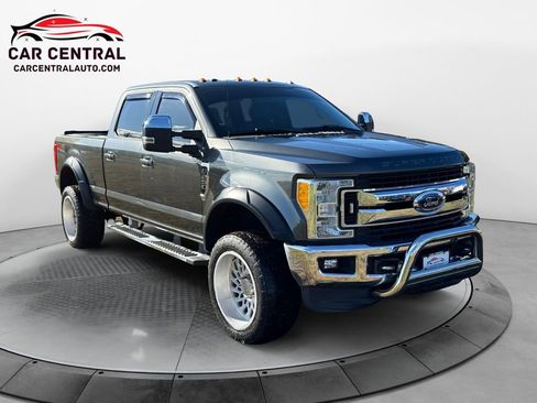 Used 2017 Ford F250 XLT w/ XLT Premium Package image 7