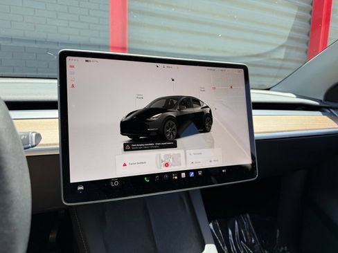 Used 2024 Tesla Model Y Long Range RWD image 18