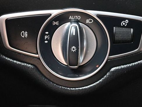 Used 2021 Mercedes-Benz GLC 300 4MATIC w/ Premium Package image 25