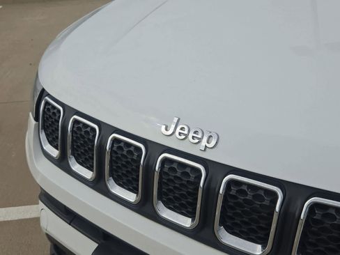 Used 2023 Jeep Compass Latitude image 11