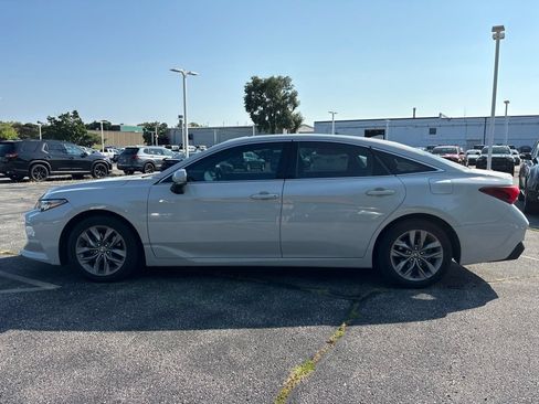 Used 2022 Toyota Avalon XLE w/ Moonroof Package FWD image 3
