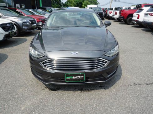 Used 2018 Ford Fusion SE FWD image 3