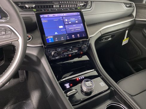 New 2025 Jeep Grand Cherokee L Limited w/ Black Appearance Package image 26