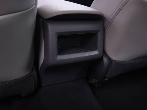 Used 2020 Toyota Camry SE FWD image 13
