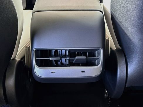 Used 2025 Tesla Model Y Long Range RWD image 23