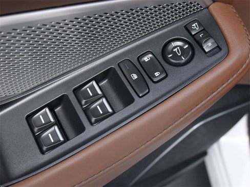 Used 2023 Acura MDX SH-AWD w/ Technology Package image 4