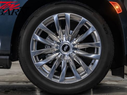 Used 2021 Cadillac Escalade Premium Luxury w/ Driver Assist Tech Package image 15