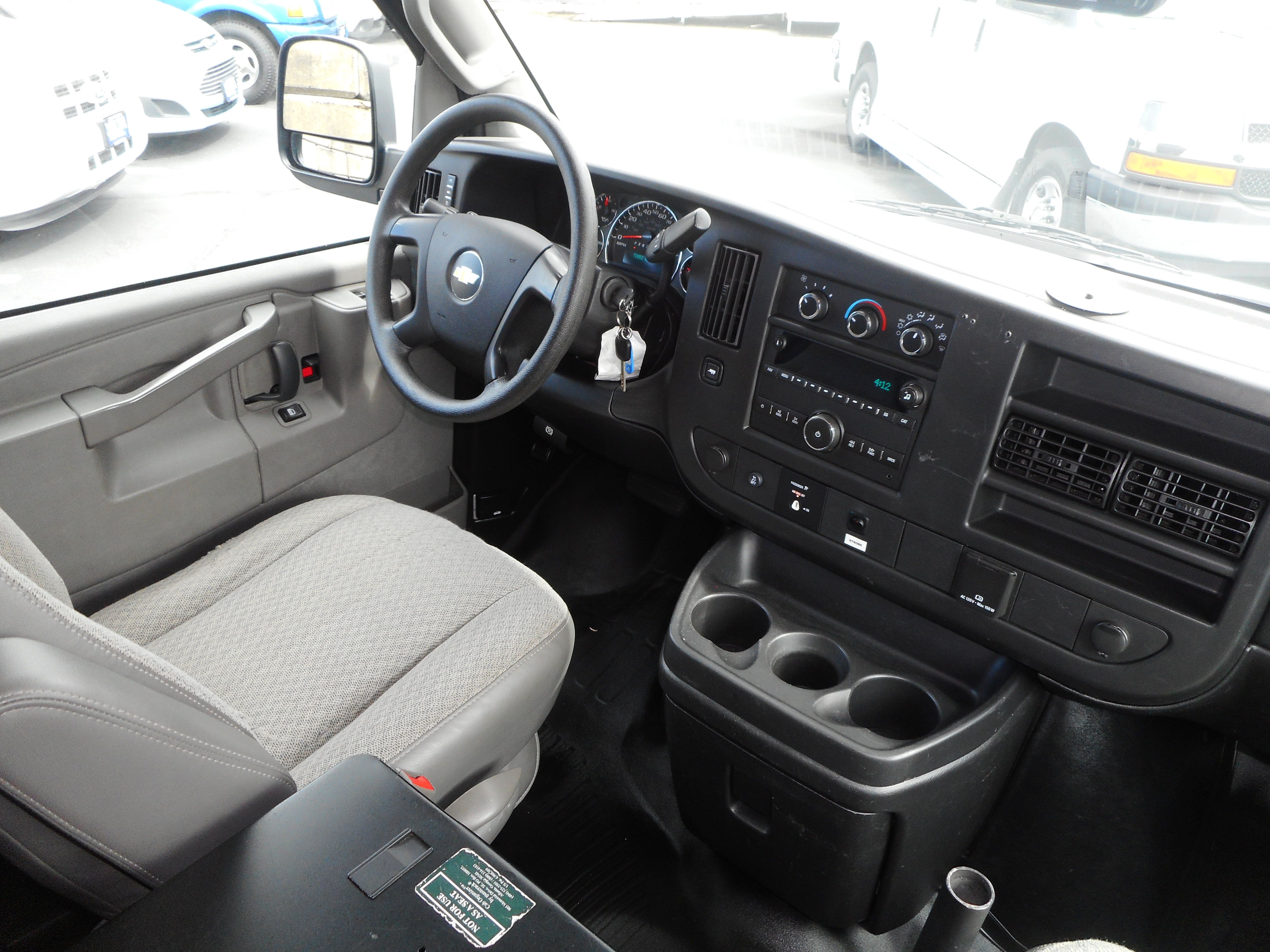Used 2016 Chevrolet Express 2500 RWD image 21