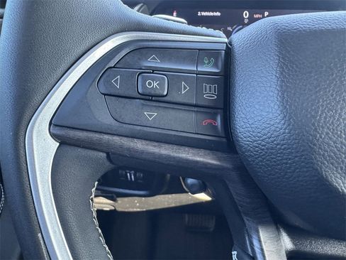 Used 2023 Jeep Grand Cherokee L Limited w/ Luxury Tech Group II image 10