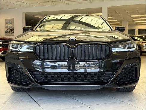 Used 2023 BMW 530e w/ M Sport Package RWD image 2