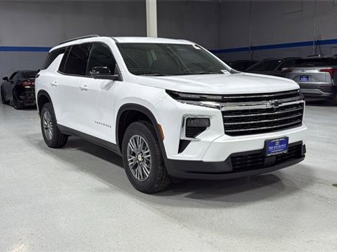 New 2026 Chevrolet Traverse LT w/ Driver Confidence Package image 2